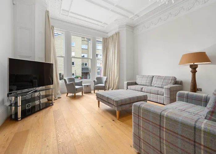 White Hart Hotel & Apartments
